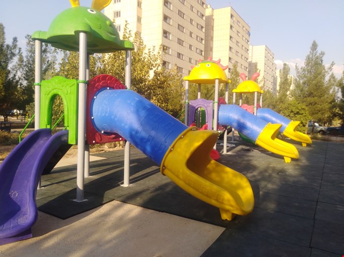 مجموعه یک تونل یک سرسره مسقف