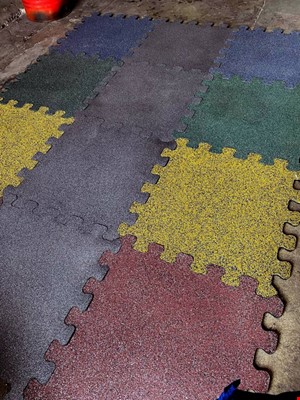 کف پوش گرانولی 100 در 100 قالب پازلی ضخامت 20 میل